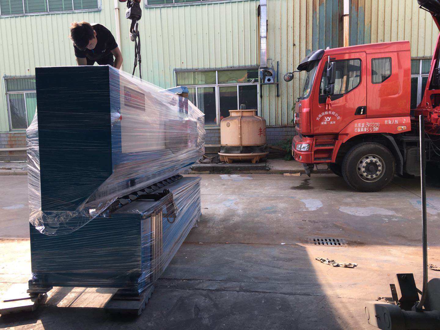 兩臺機結伴挺進佛山