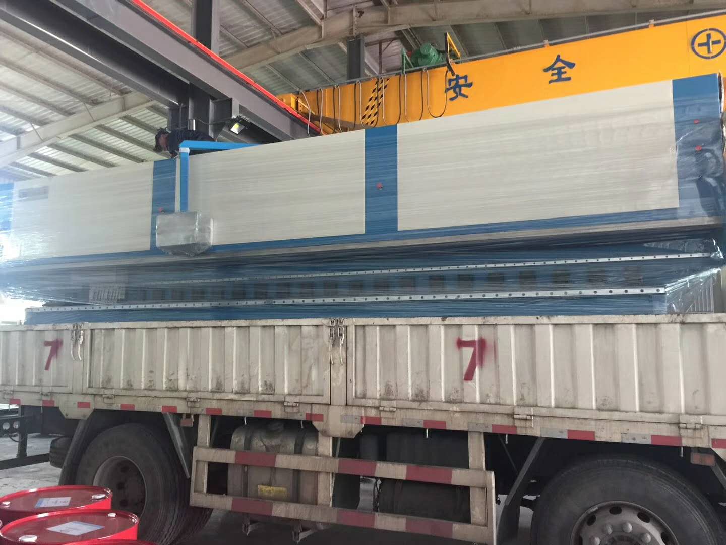 國輝6米刨槽機，4米折彎機 雙雙出貨佛山